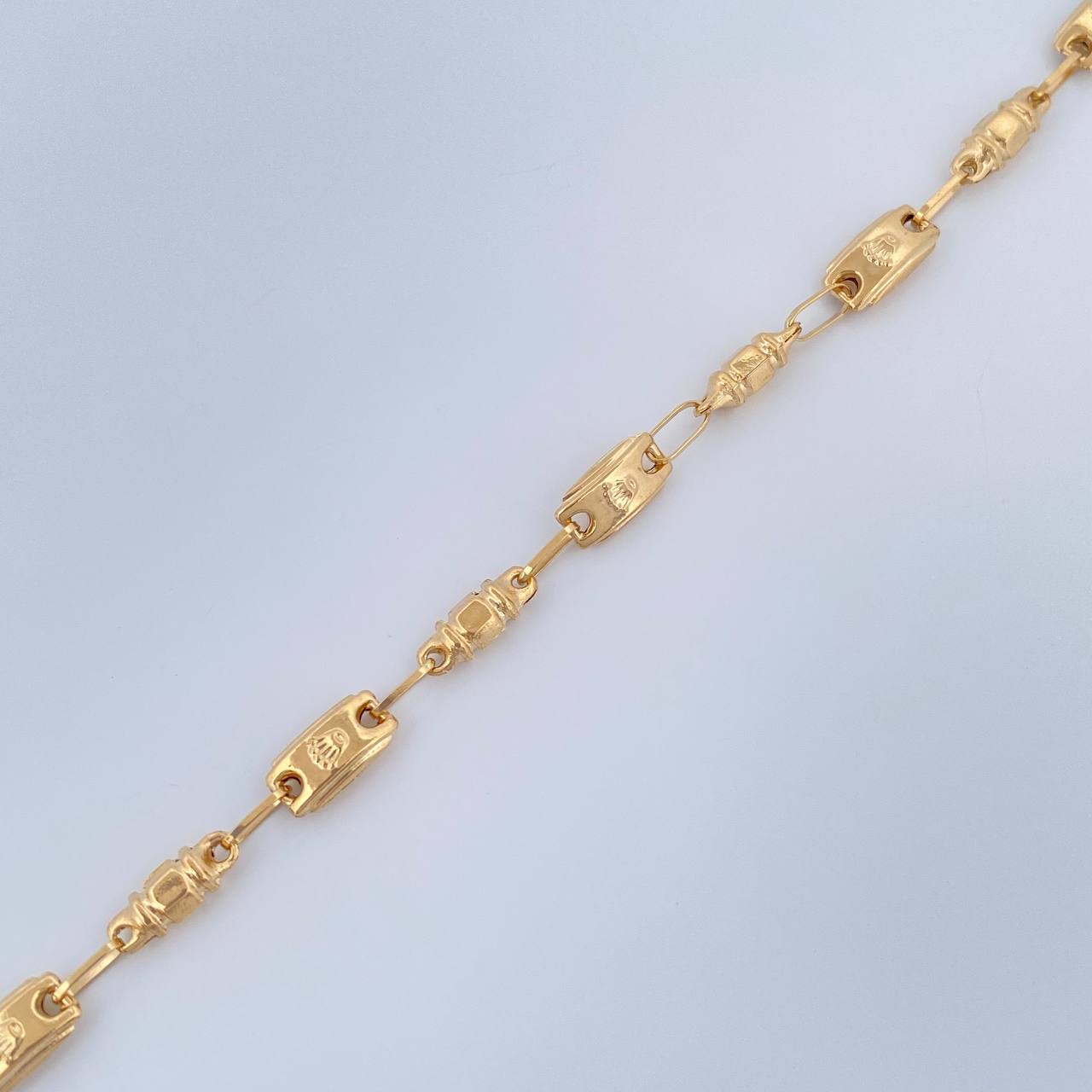 Pulso Rustico Corona 3.35gr / 8 1/2 in / 4mm Oro Amarillo 18K $