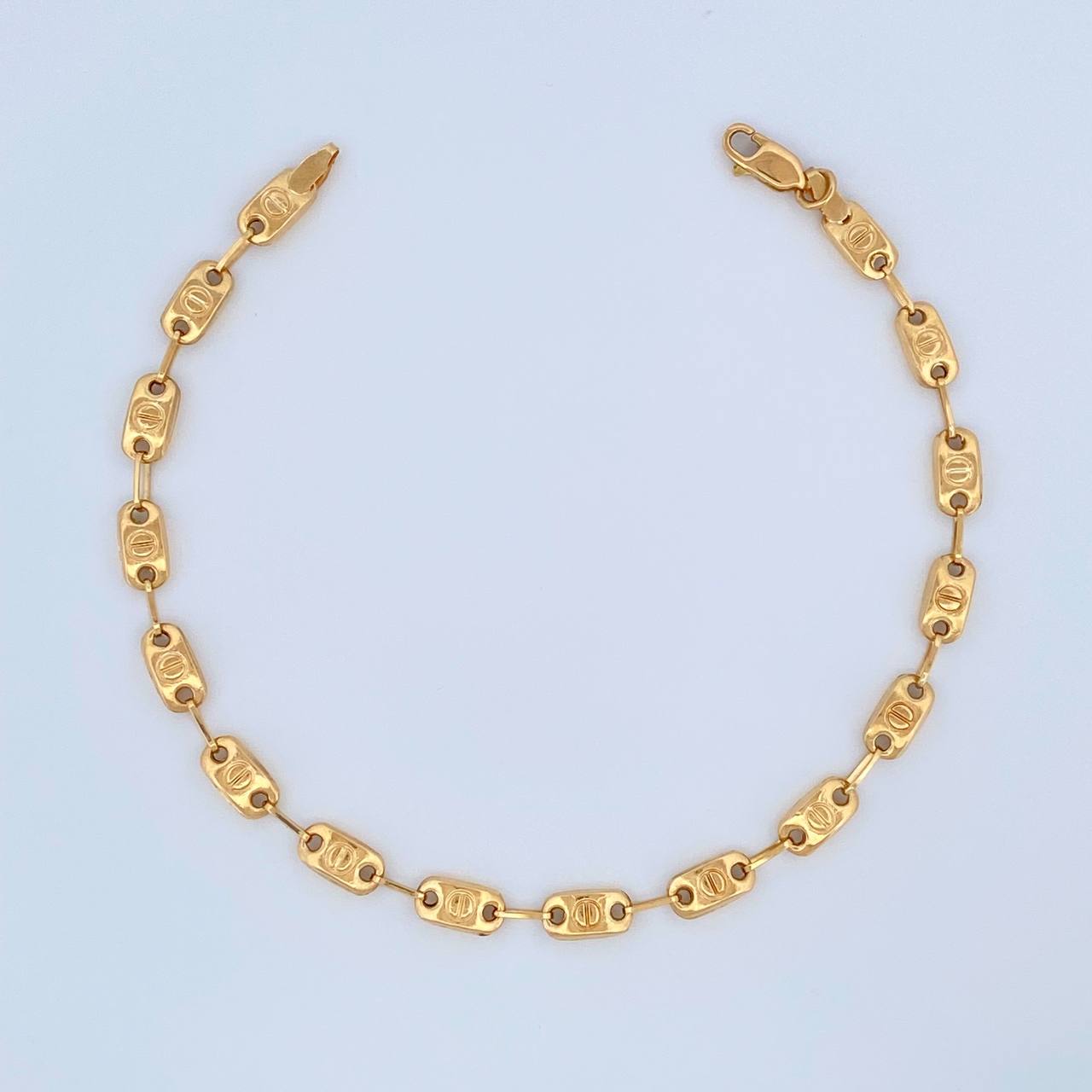 Pulso Rustico Tornillo 3.8gr / 8 1/4 in / 4mm Oro Amarillo 18K $