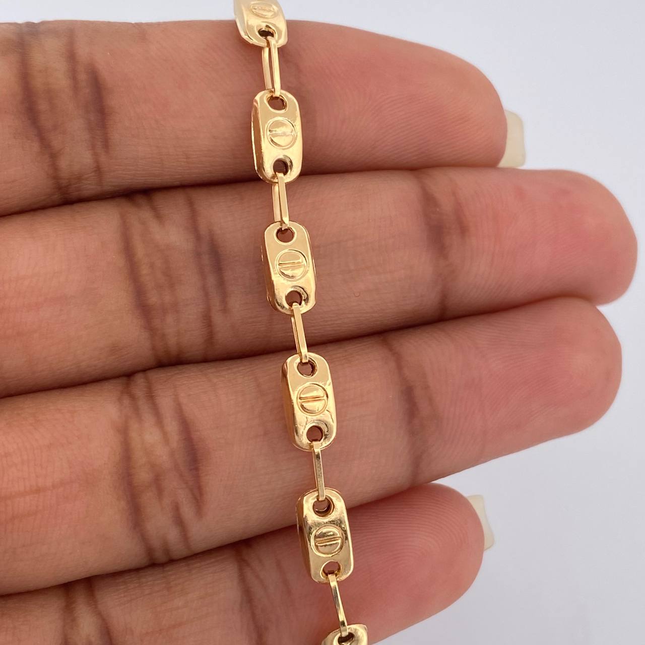 Pulso Rustico Tornillo 3.8gr / 8 1/4 in / 4mm Oro Amarillo 18K $