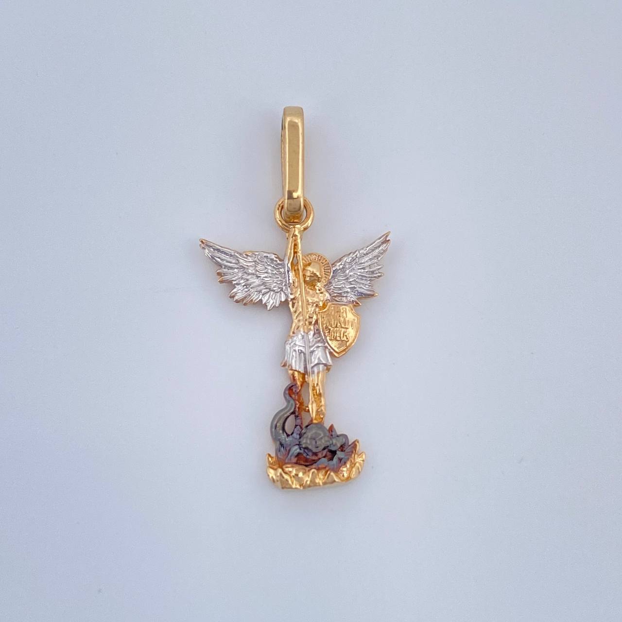 Dije San Miguel Arcangel 1.05gr / 1 in / Tres Oros 18K %