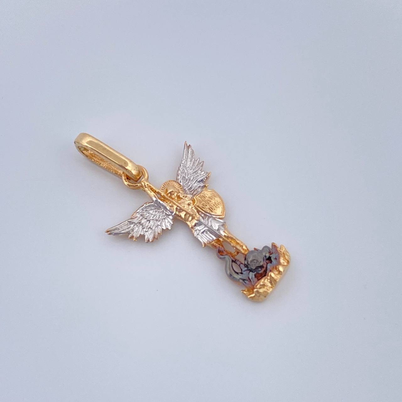 Dije San Miguel Arcangel 1.05gr / 1 in / Tres Oros 18K %