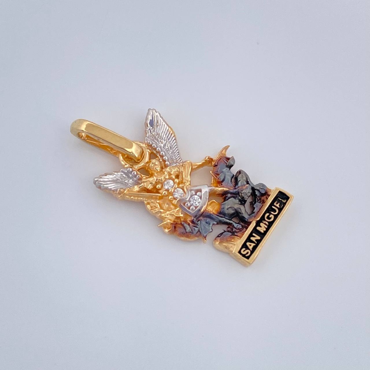 Dije San Miguel Arcangel 1.7gr / 3/4 in / Tres Oros 18K %