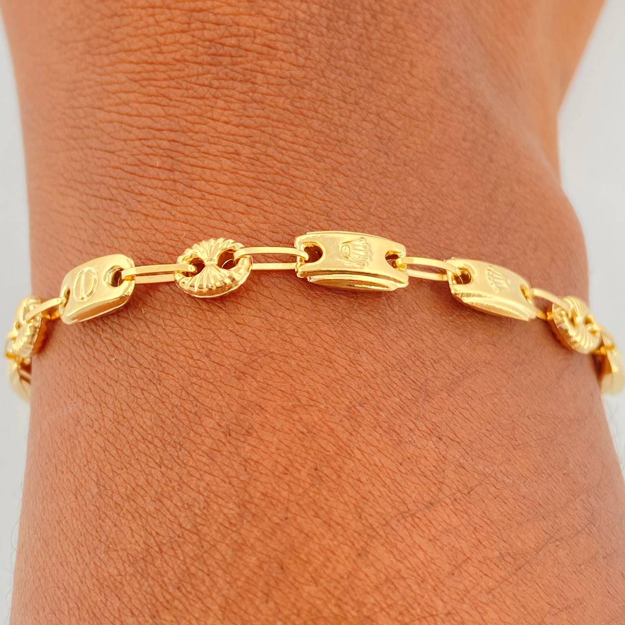 Pulso GC Corona 3.55gr / 7 3/4 in / 4mm Oro Amarillo 18K %