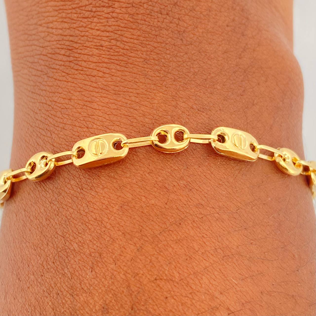 Pulso GC Tornillo 3.55gr / 8 in / 4mm Oro Amarillo 18K %