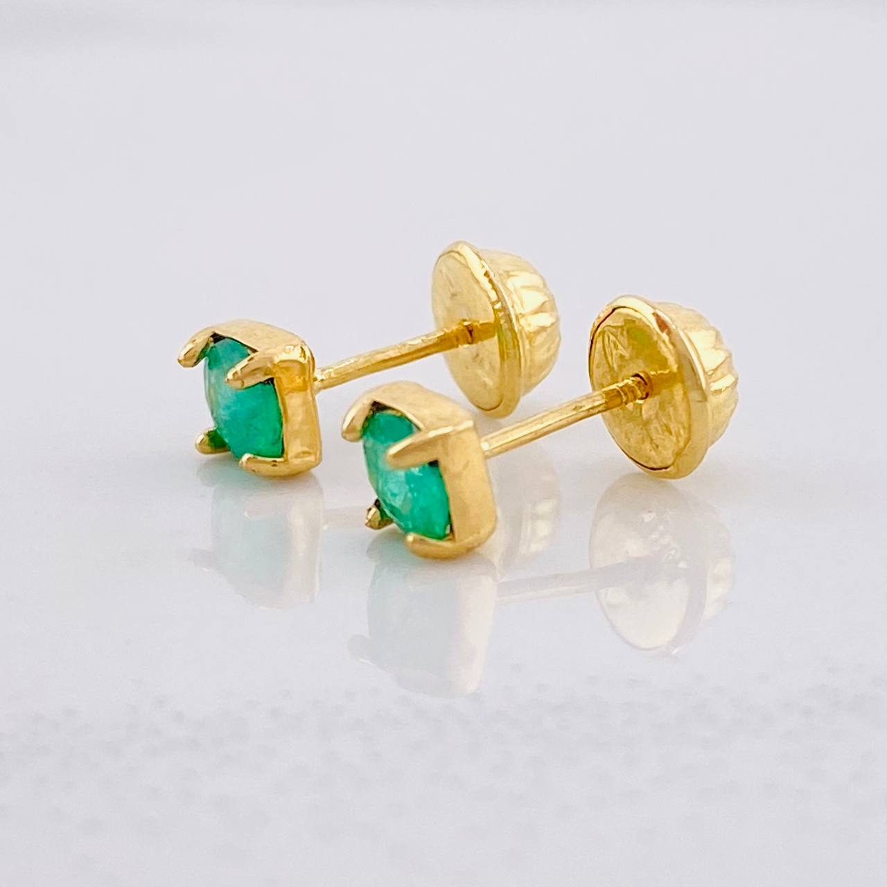 Topos Cuatro Garras Esmeralda 40pts 0.7g / in / 4.2mm Oro Amarillo 18K