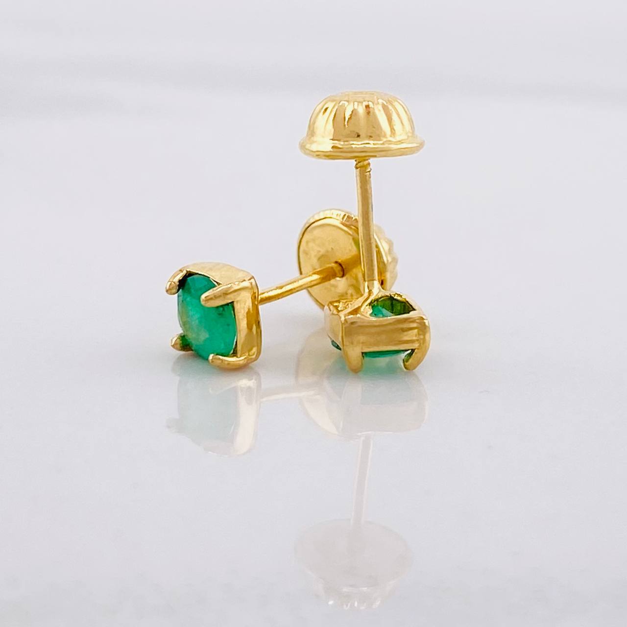 Topos Cuatro Garras Esmeralda 40pts 0.7g / in / 4.2mm Oro Amarillo 18K