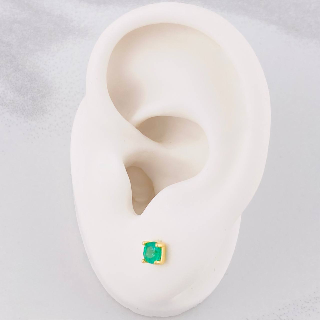 Topos Cuatro Garras Esmeralda 47pts 0.7g / in / 4.2mm Oro Amarillo 18K