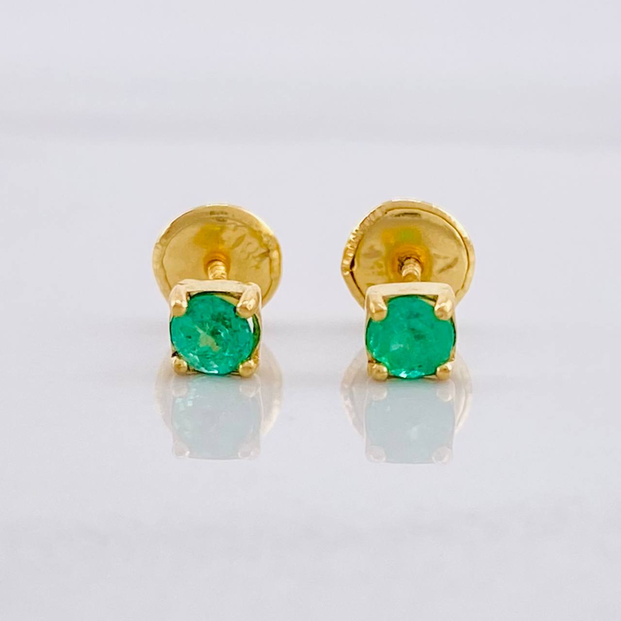 Stud Earrings Four Claws Emerald 24pts 0.55g / in / 3.3mm Yellow Gold 18K