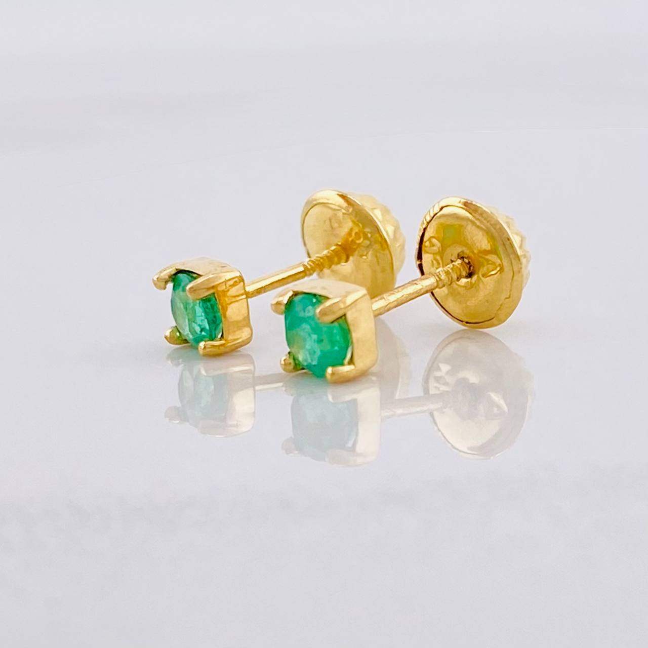 Stud Earrings Four Claws Emerald 24pts 0.6g / in / 3.6mm Yellow Gold 18K