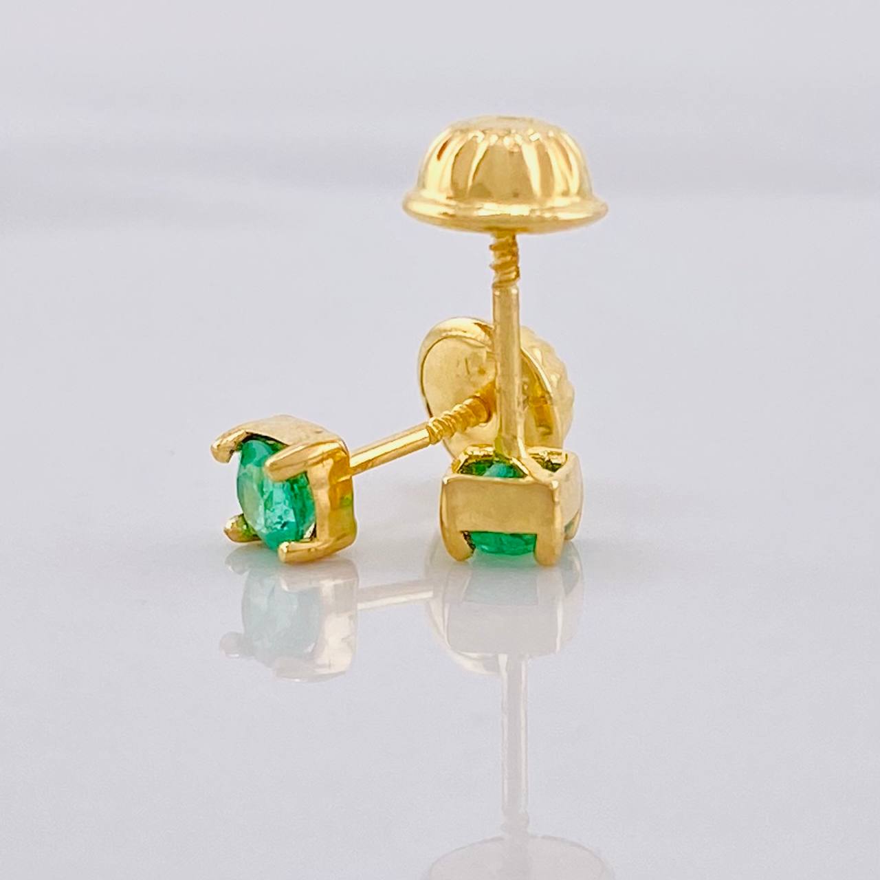 Stud Earrings Four Claws Emerald 24pts 0.6g / in / 3.6mm Yellow Gold 18K