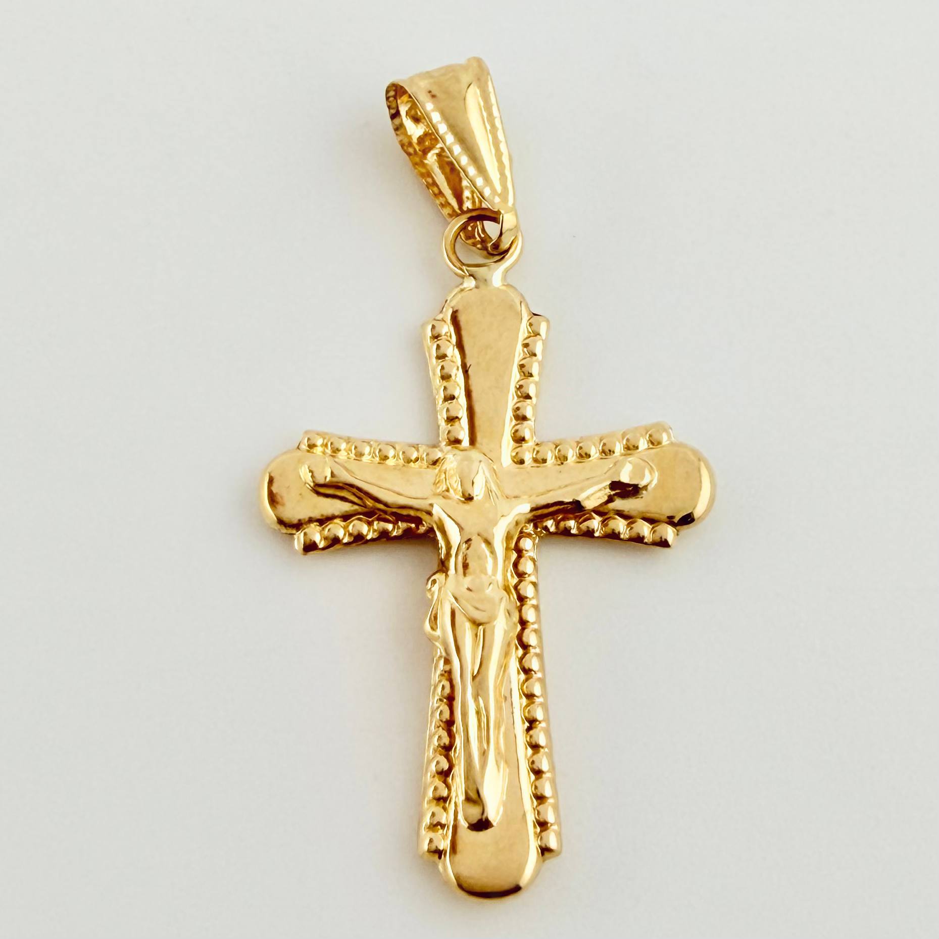 Dije Cruz Cristo Bordeada 0.9gr / 1 1/4 in / Oro Amarillo 18K *