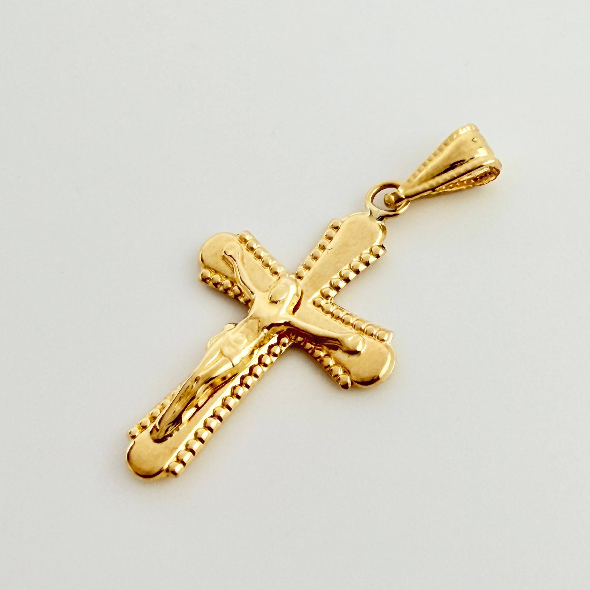 Dije Cruz Cristo Bordeada 0.9gr / 1 1/4 in / Oro Amarillo 18K *