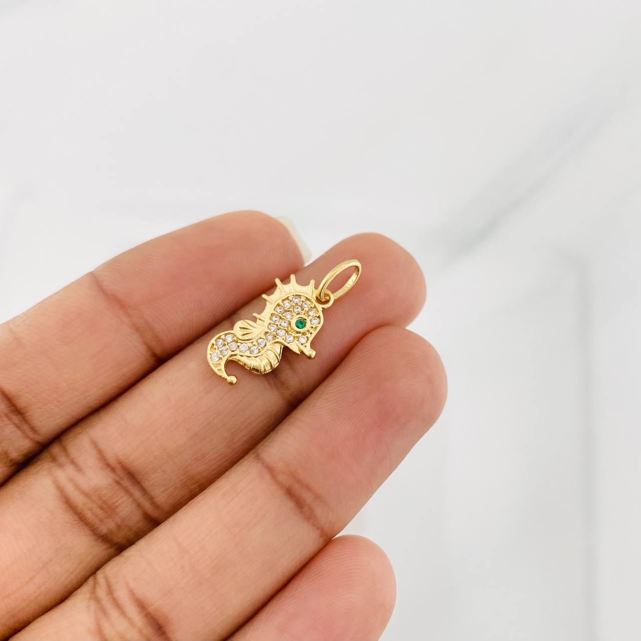 Dije Caballito de Mar 1.35g / 3/4 in Oro Amarillo 18K