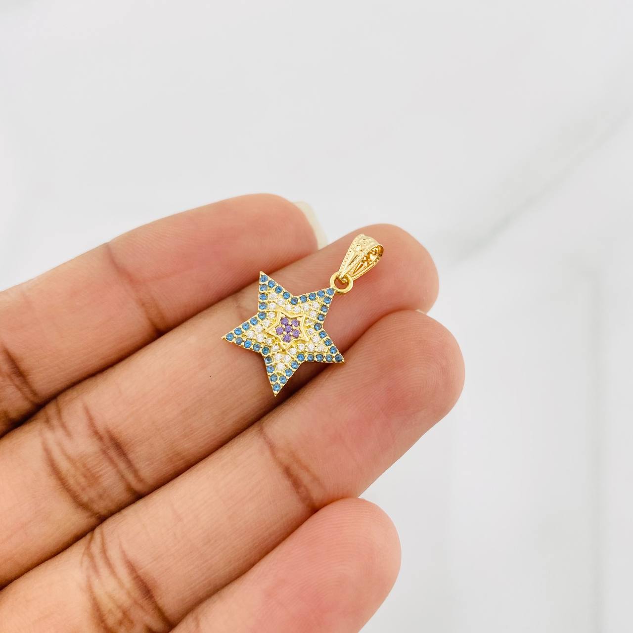 Dije Estrellas 1.25g / 3/4 in Oro Amarillo 18K