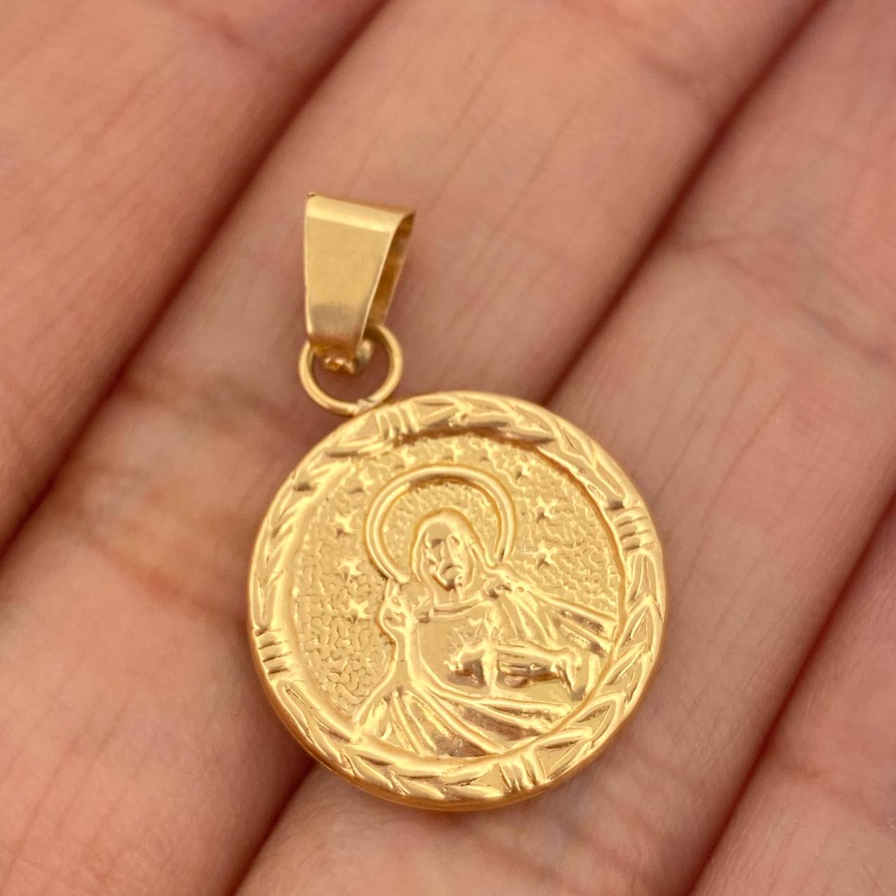 Sacred Heart Pendant 1.6gr / 3/4 in / 18K Gold $