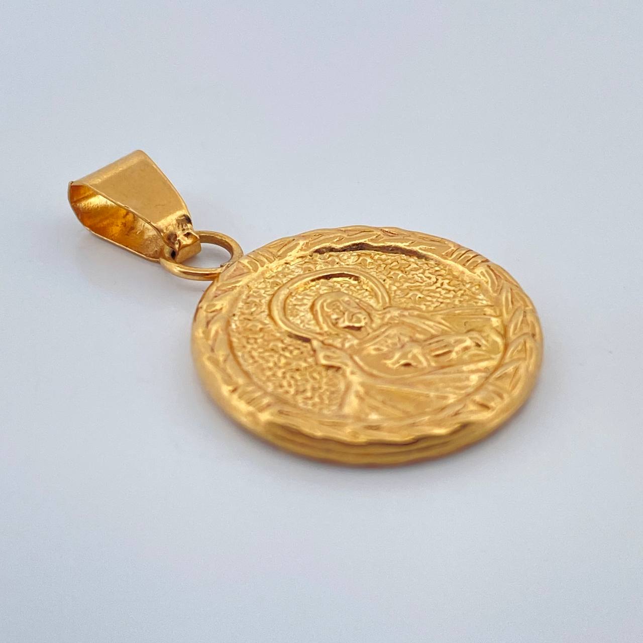 Sacred Heart Pendant 1.6gr / 3/4 in / 18K Gold $
