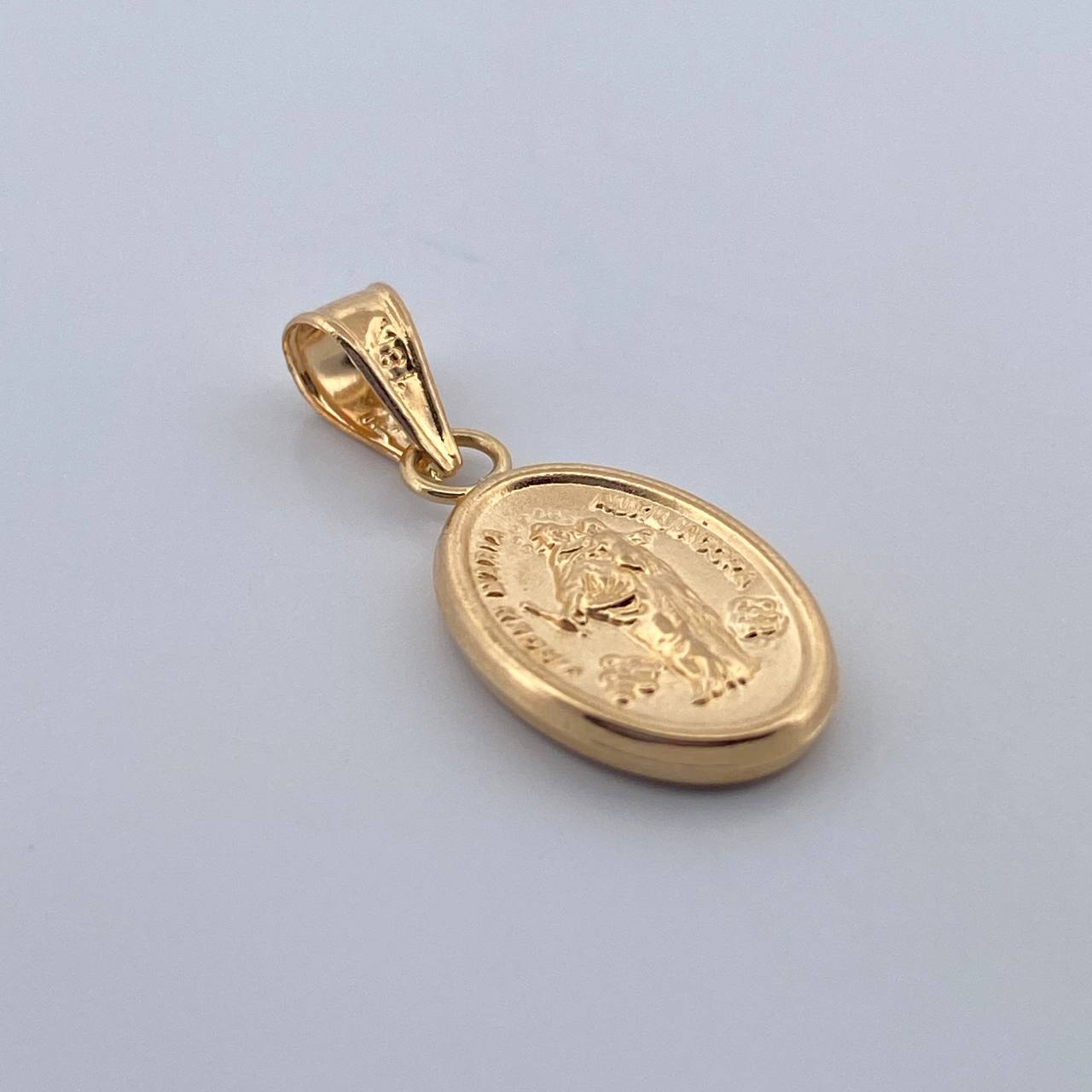 Dije Virgen María Auxiliadora  0.7gr / 3/4 in / Oro Amarillo 18K $