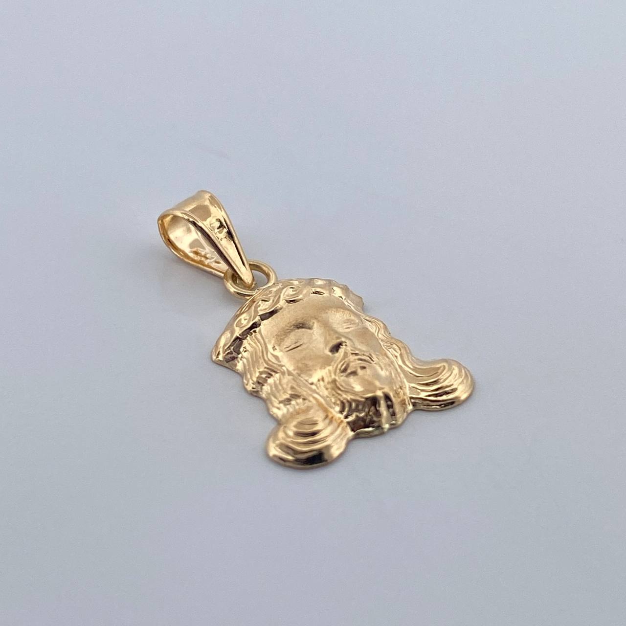 Dije Rostro Cristo 0.7gr / 3/4 in / Oro Amarillo 18K $