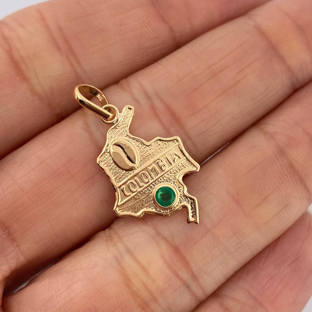 Dije Mapa de Colombia Esmeralda 11pts 1.1gr / 1 in / Oro Amarillo 18K &