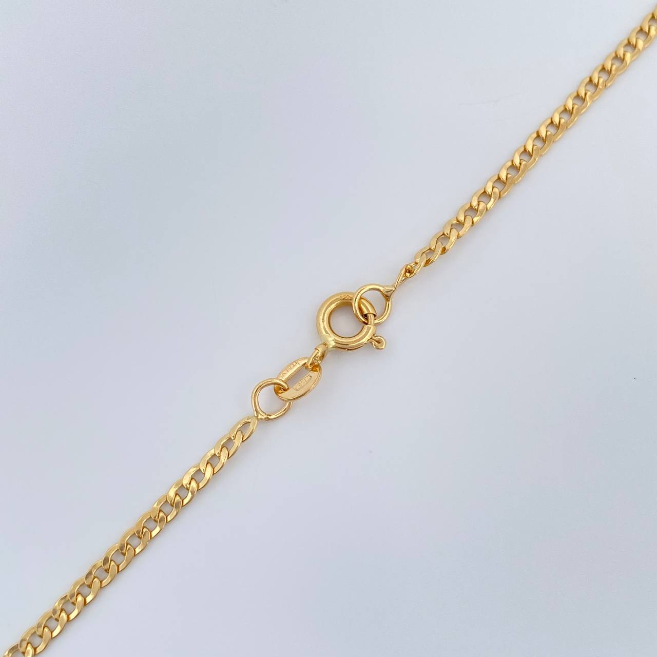 Cadena Cubana 4.1gr / 23 3/4 in / 2.22mm Oro Amarillo +1 18K $