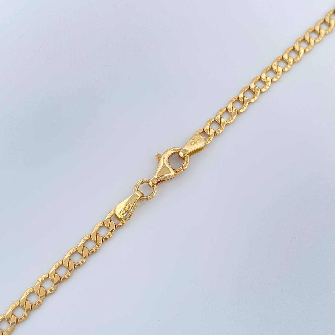 Cadena Cubana Diamantada 5.8gr / 23 3/4 in / 3.36mm Oro Amarillo +1 18K $