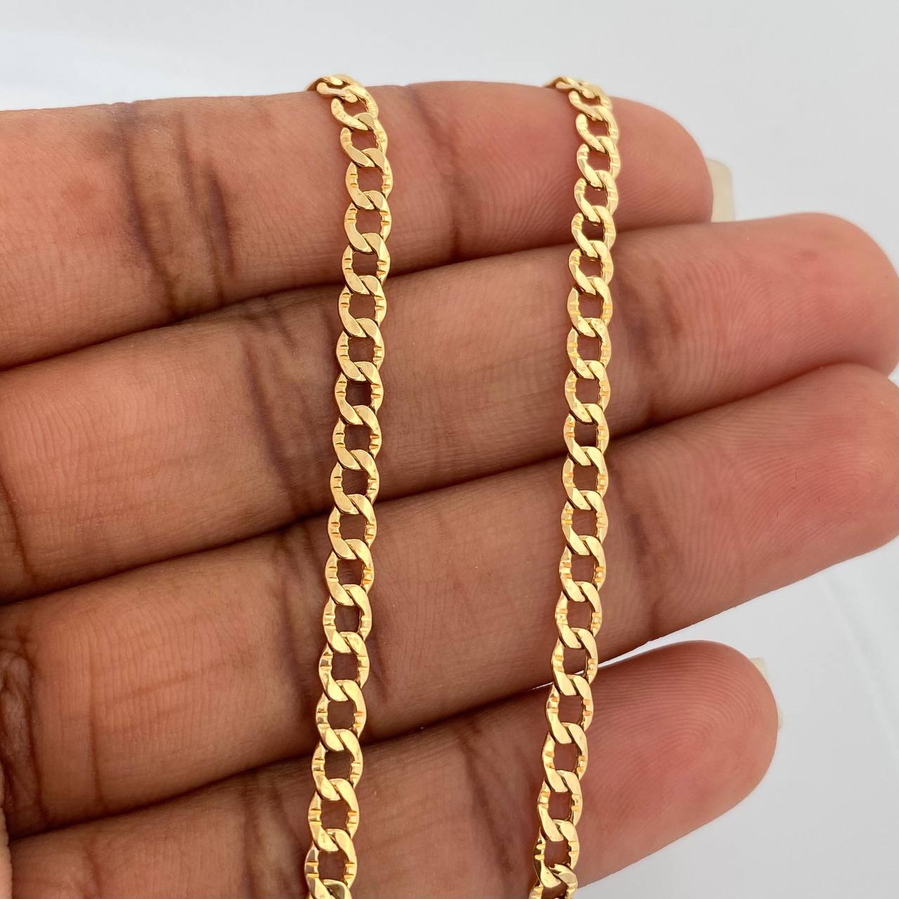 Cadena Cubana Diamantada 5.8gr / 23 3/4 in / 3.36mm Oro Amarillo +1 18K $