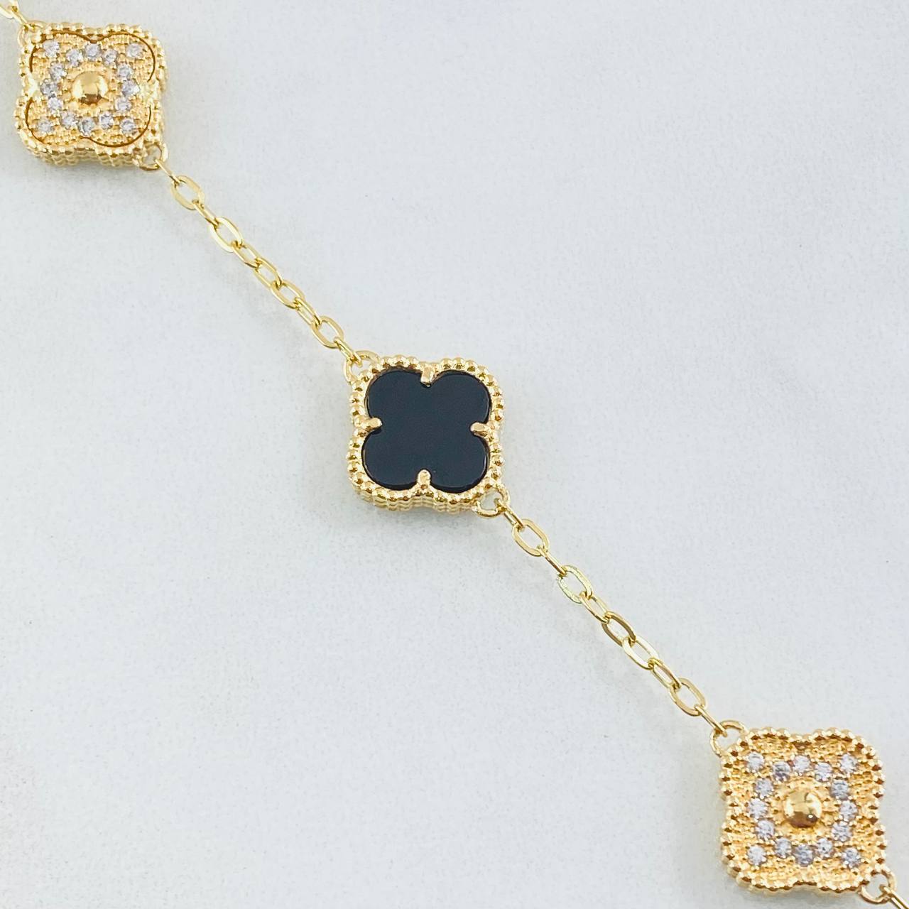 Pulso Trebol Onix Negro Diamantado 10gr / 7 3/4 in / Oro Amarillo Nac.Esp. 18K ©