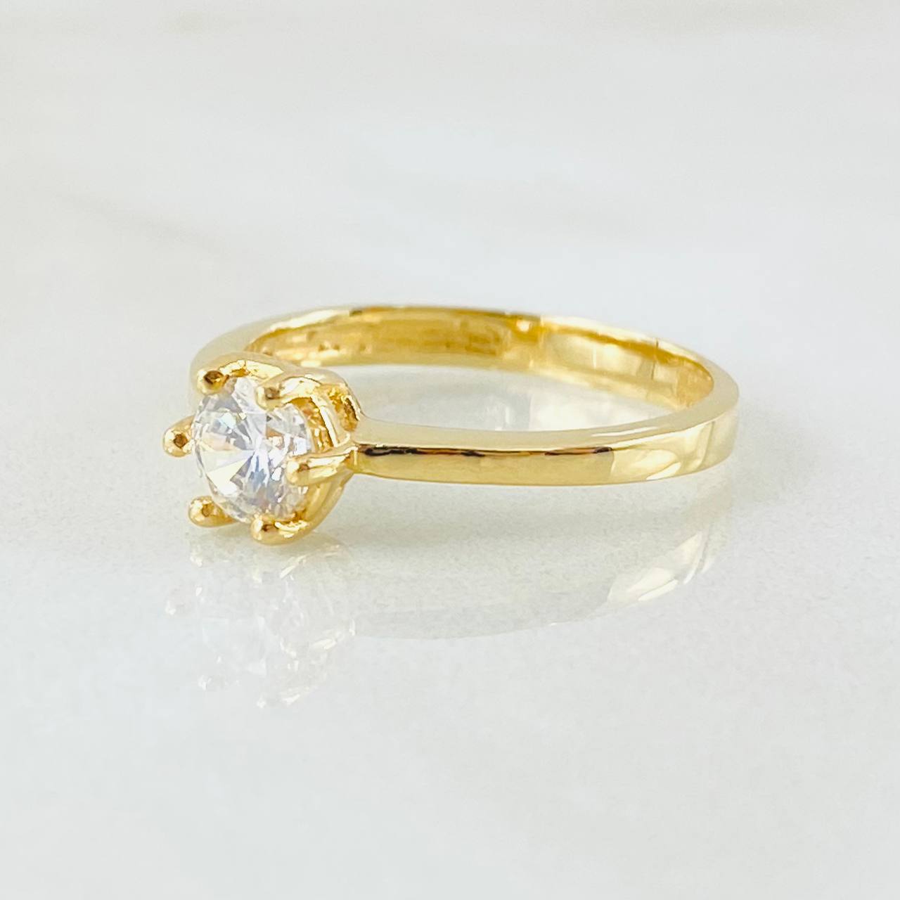 Anillo Solitario Amplio 2.7gr / T6 1/2 / Oro Amarillo 18K ©