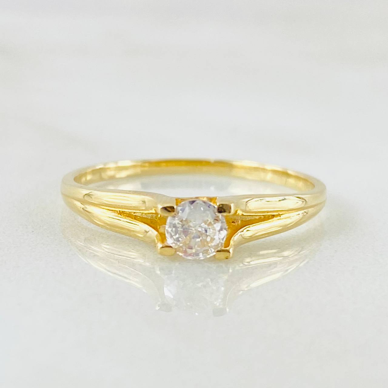 Anillo Solitario Redondo 2.1gr / T7 1/4 / Oro Amarillo 18K ©