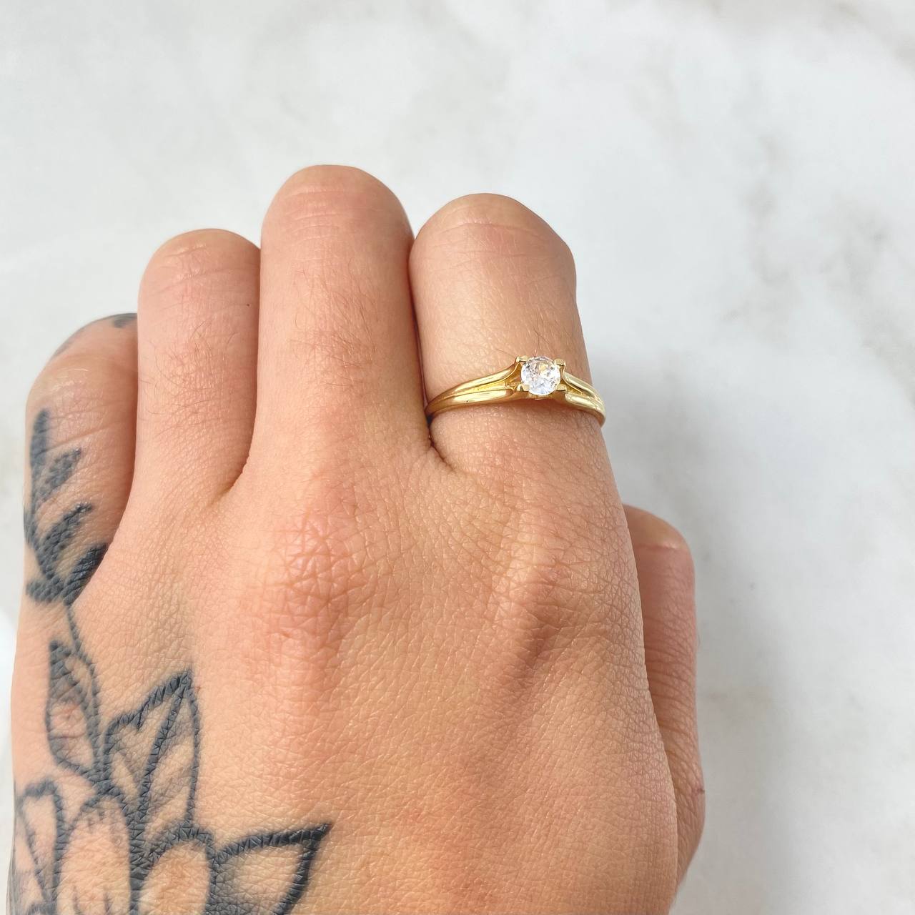 Anillo Solitario Redondo 2.1gr / T7 1/4 / Oro Amarillo 18K ©