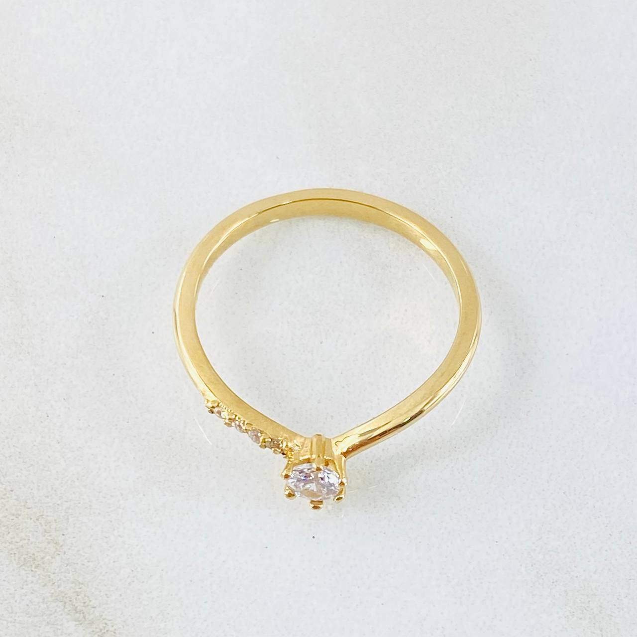 Anillo Solitario Curvo 2.05gr / T7 1/4 / Oro Amarillo 18K ©