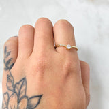 Anillo Solitario Curvo 2.05gr / T7 1/4 / Oro Amarillo 18K ©