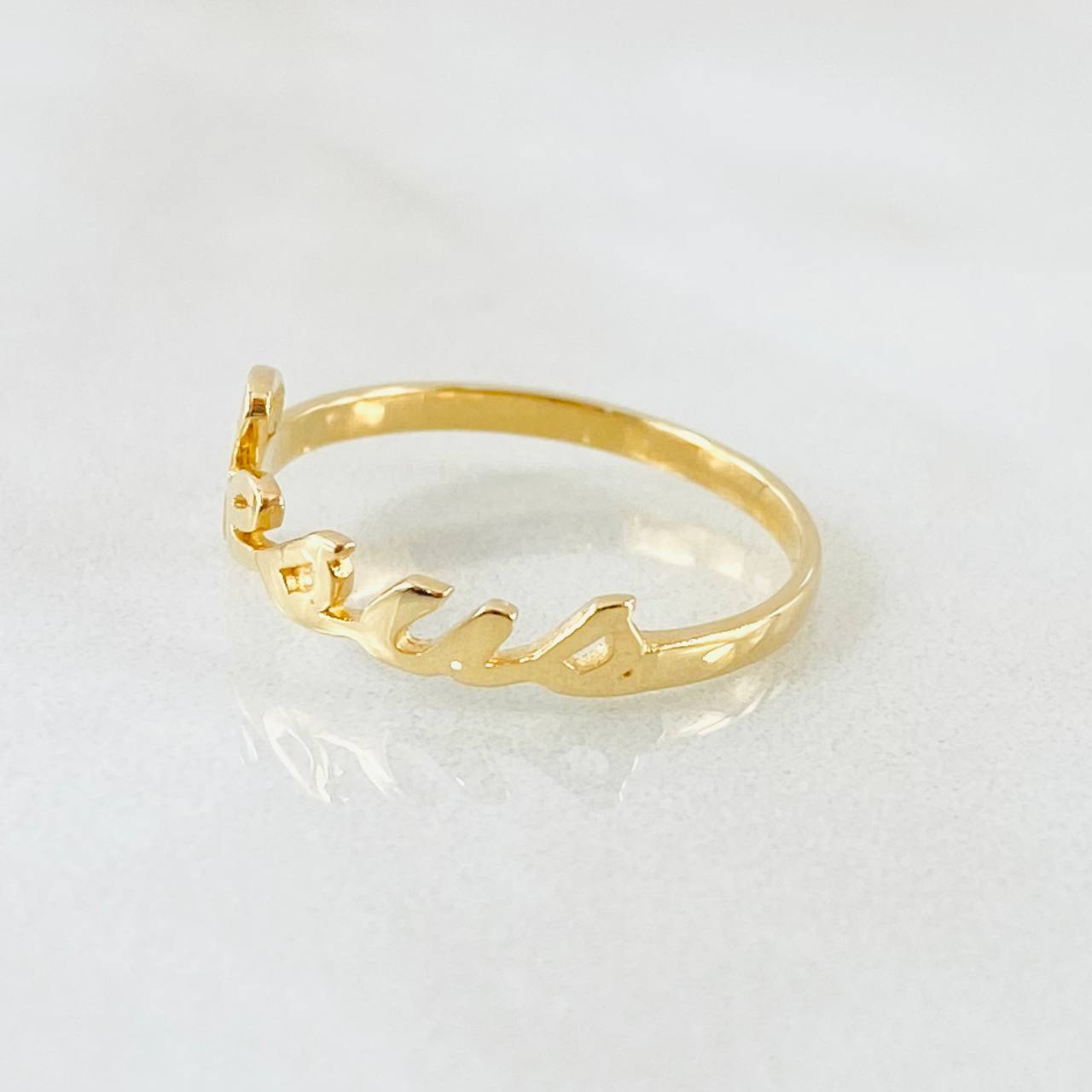 Anillo Jesús 1.3gr / T6 1/4 / Oro Amarillo 18K ©