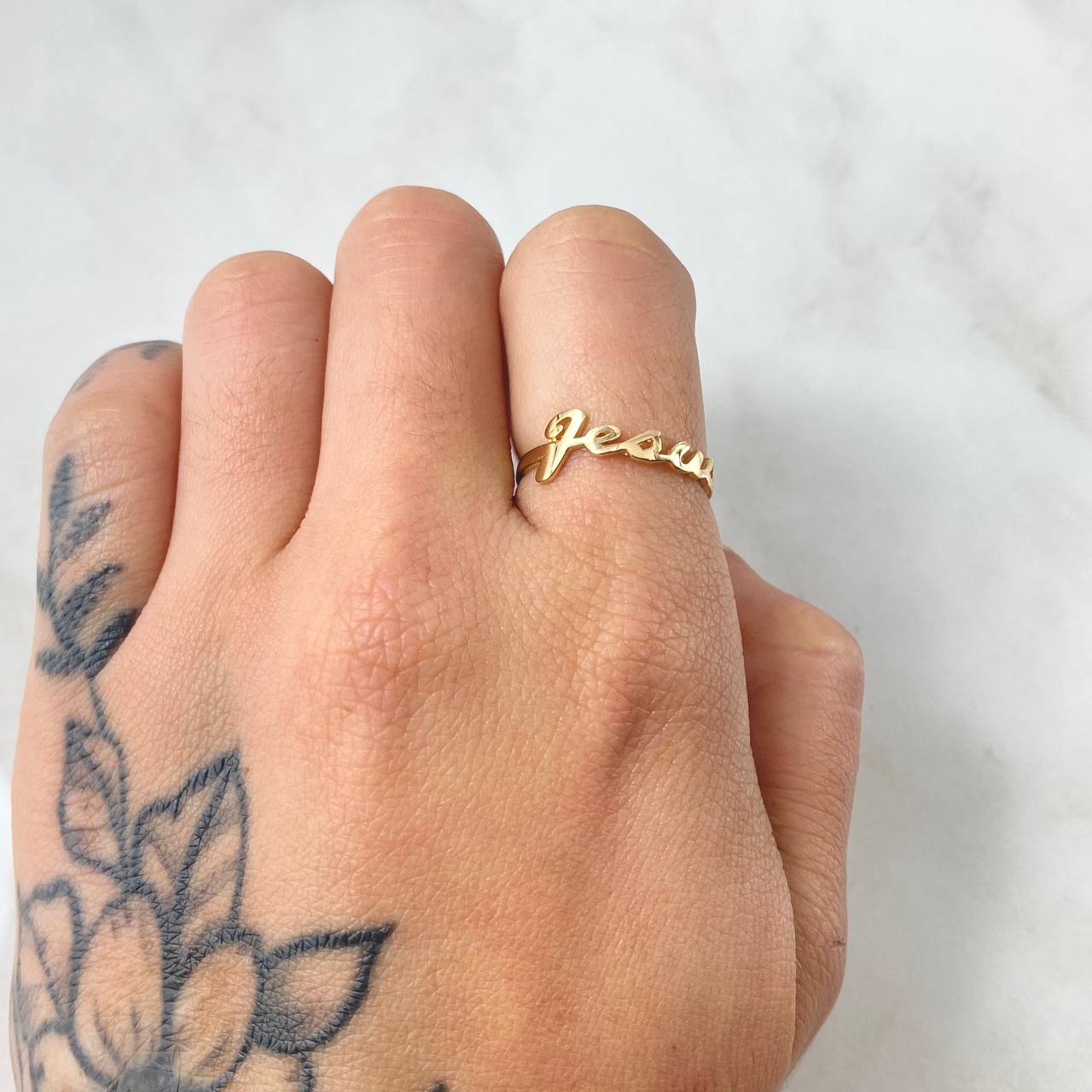 Anillo Jesus 1.4gr / T6 / Oro Amarillo 18K