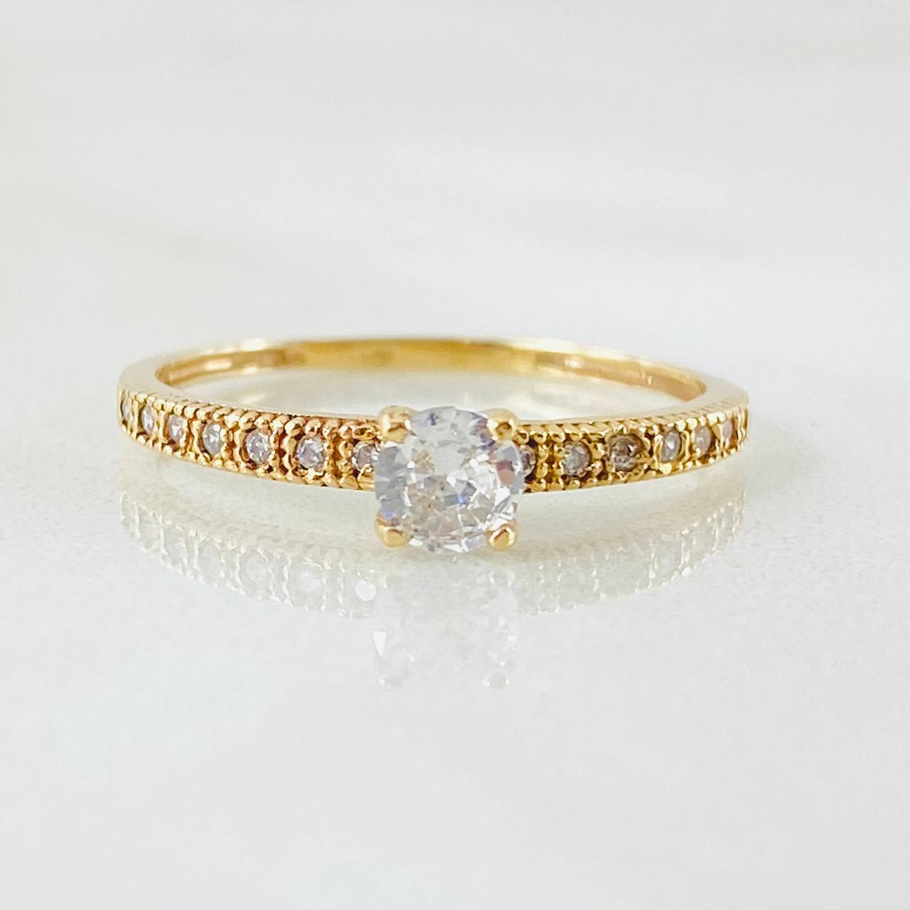 Dense Solitaire Ring 1.3gr / Size 6 / 18K Gold