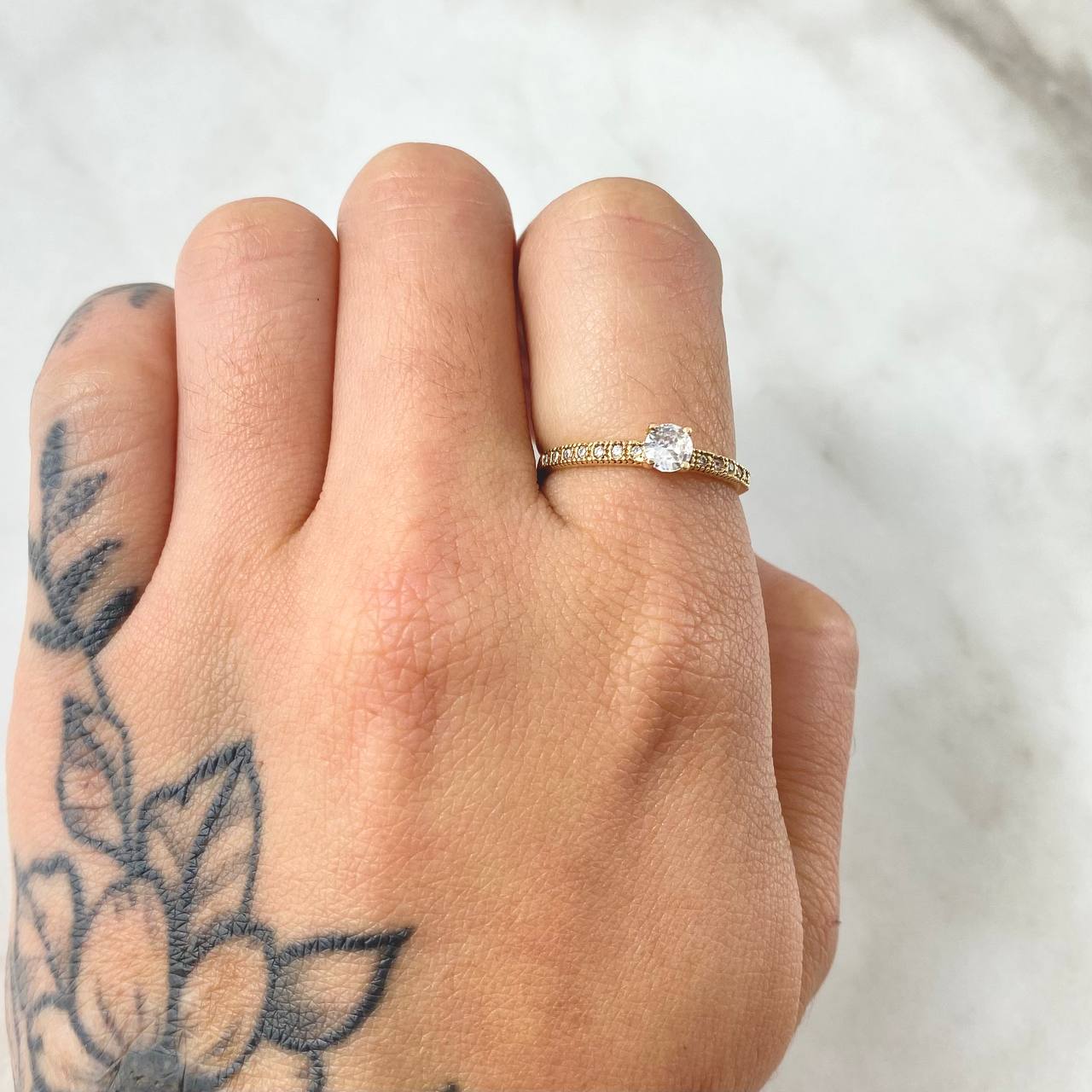 Dense Solitaire Ring 1.3gr / Size 6 / 18K Gold