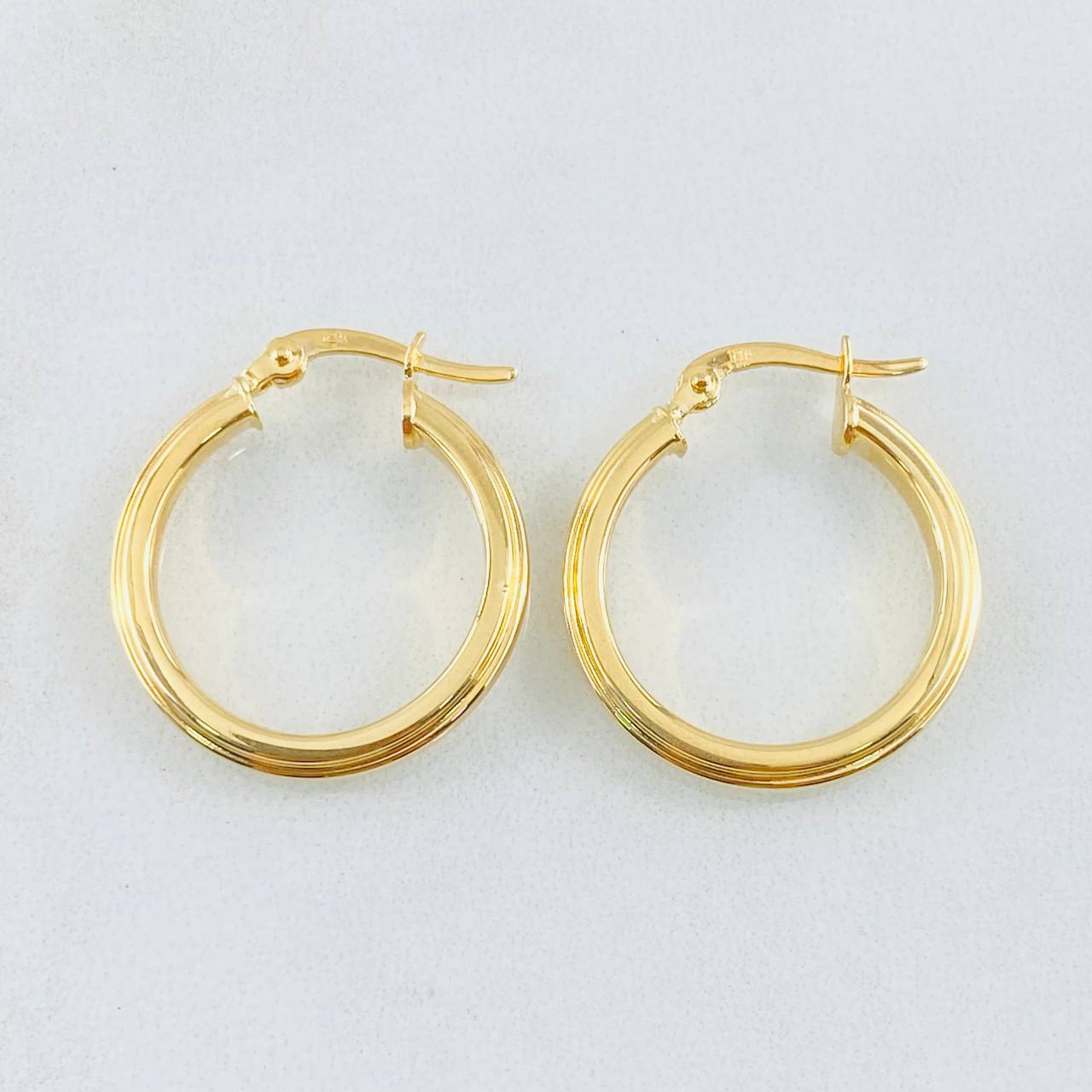 Manu Hoop Earrings 2.05gr / 1in / 18K Gold