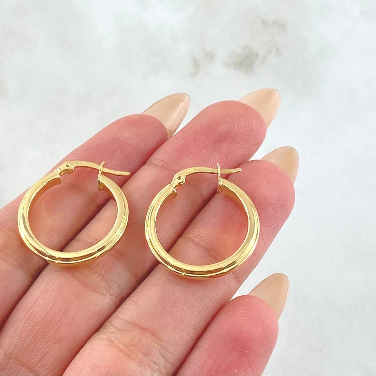 Manu Hoop Earrings 2.05gr / 1in / 18K Gold