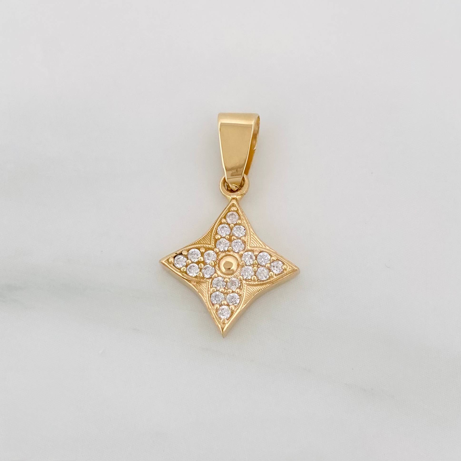 Dije Flor 1.85 g / 3/4 in Oro Amarillo 18K