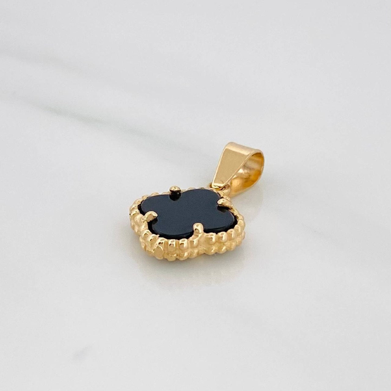 Dije Trebol 1.6 g / 3/4 in Oro Amarillo 18K