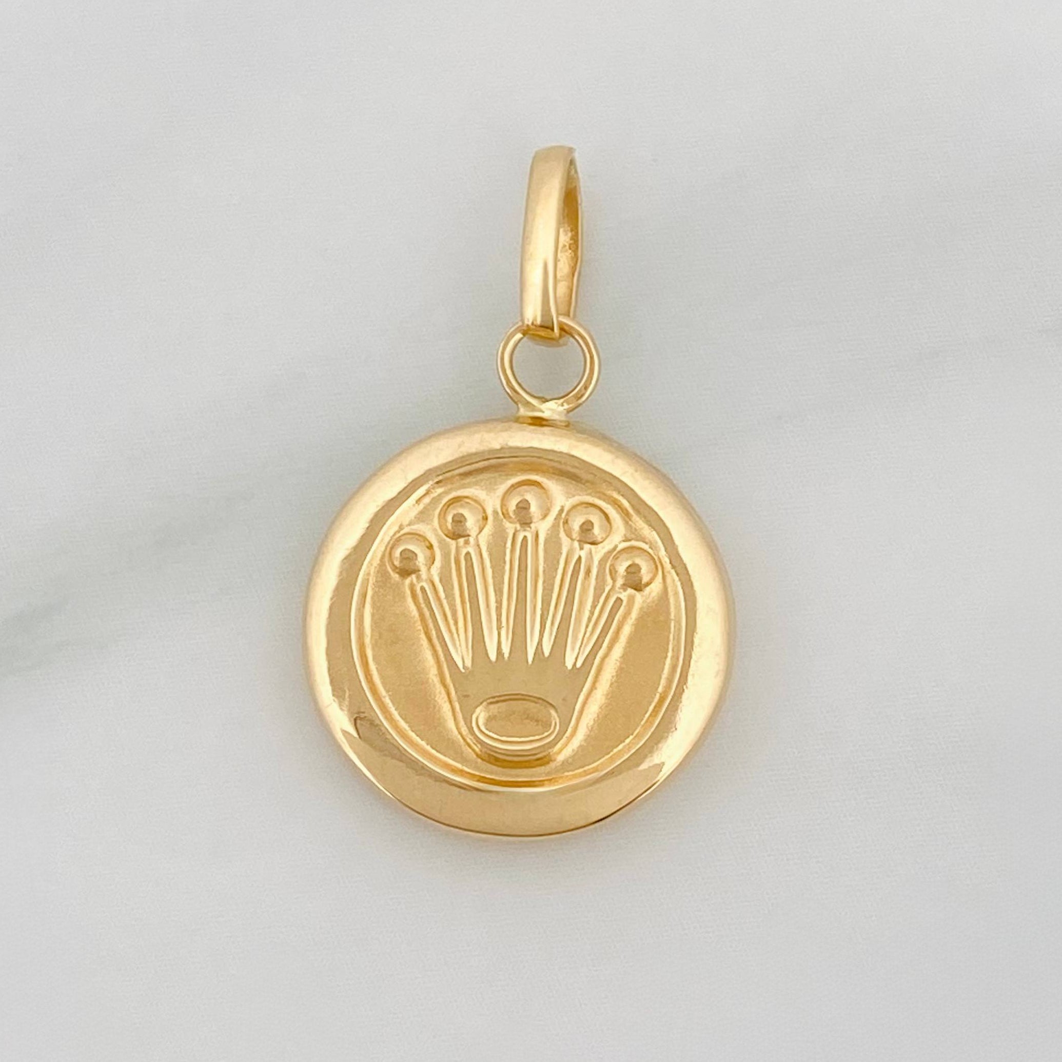 Dije Corona 0.9 g / 3/4 in Oro Amarillo 18K