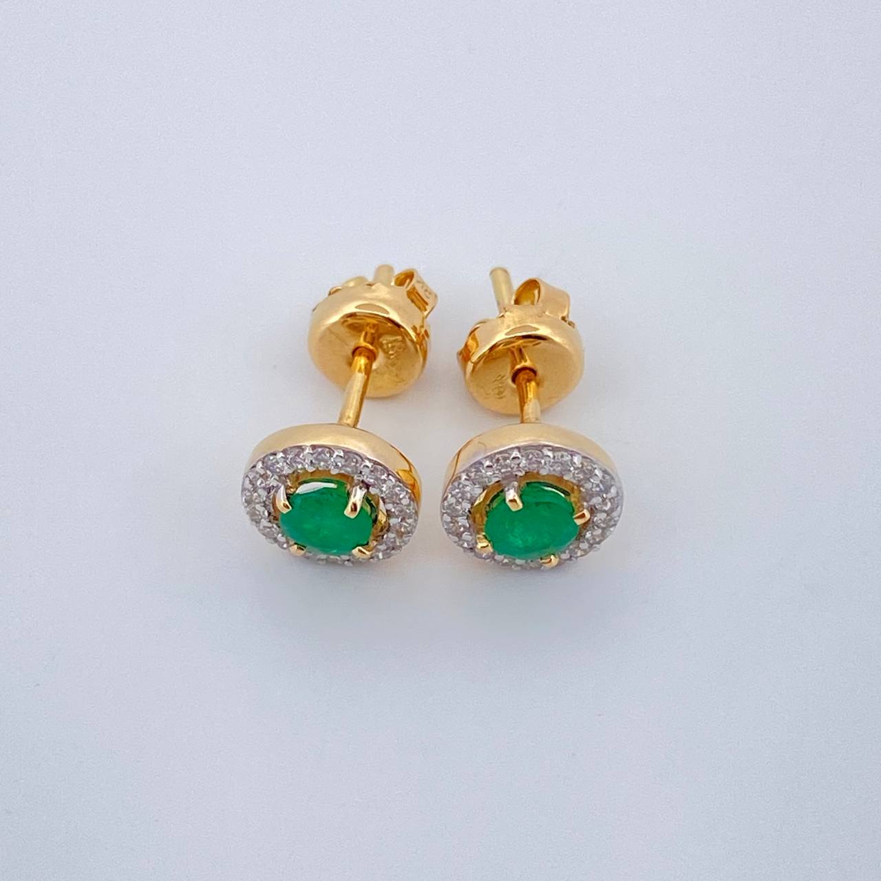 Stud Earrings Halo Circle Emerald 1.9gr / 18K Gold