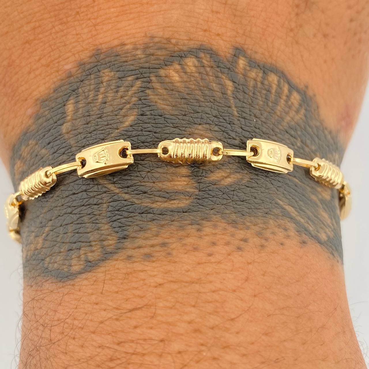 Pulso Rustico Corona 3.3gr / 8 in / 4mm Oro Amarillo 18K &