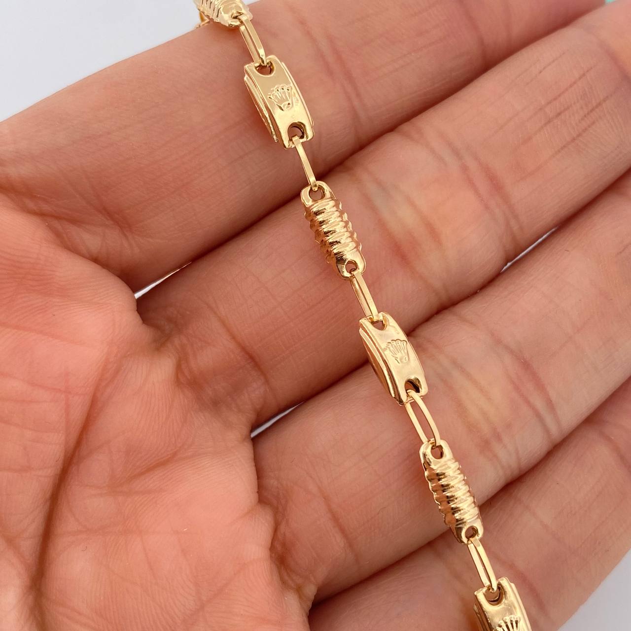 Pulso Rustico Corona 3.3gr / 8 in / 4mm Oro Amarillo 18K &