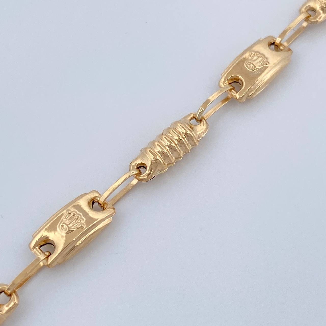 Pulso Rustico Corona 3.3gr / 8 in / 4mm Oro Amarillo 18K &