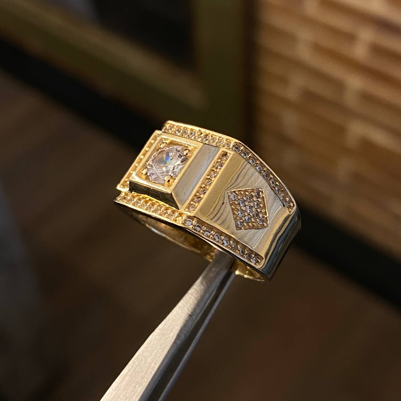 Anillo Rombo Cuadrado 10.95gr / T10 1/2 Circon Circones Blancos Oro Amarillo
