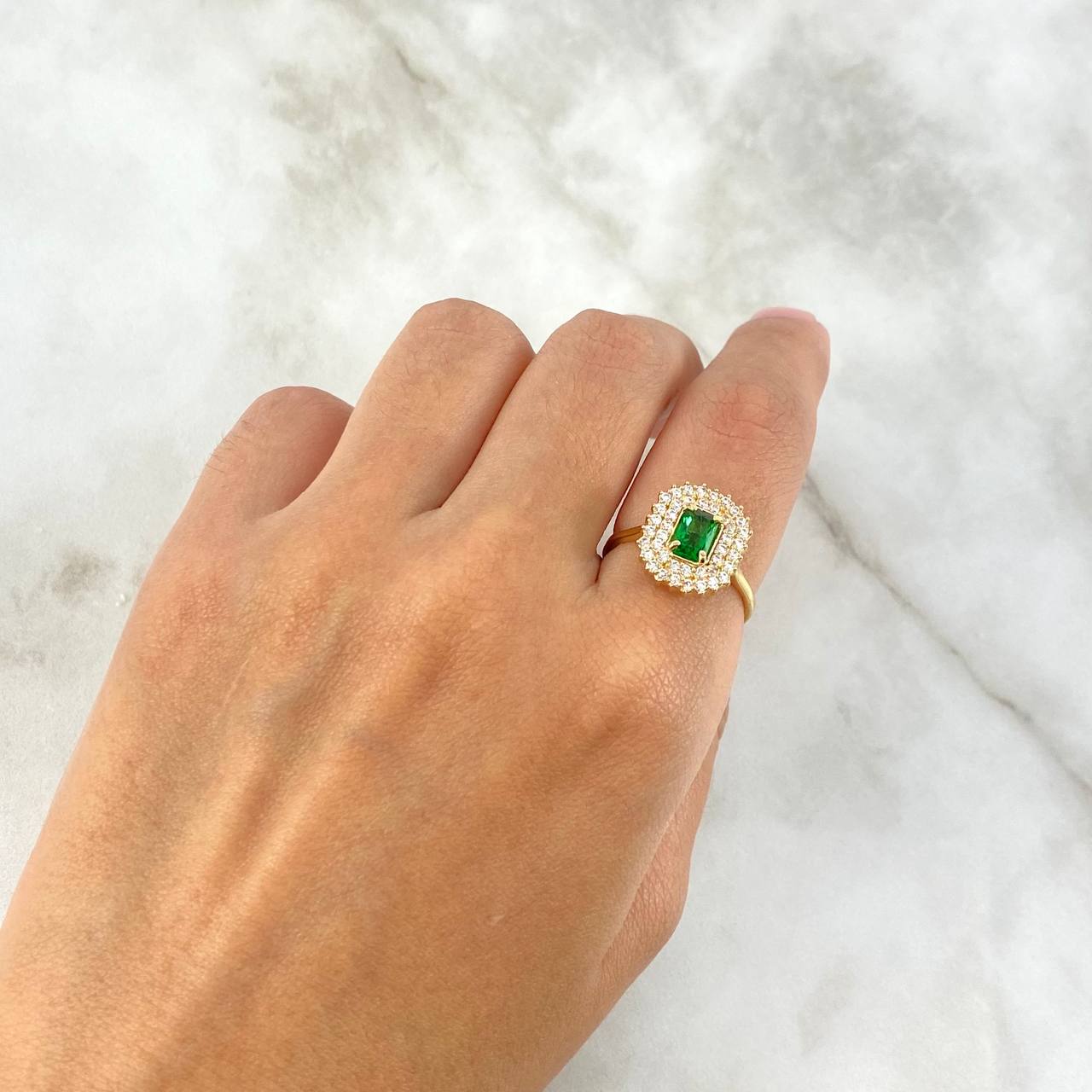 Anillo Solitario Halo Tupido 3.9gr / T7 1/4 / Circones Blancos Verde Oro Amarillo 18K ©