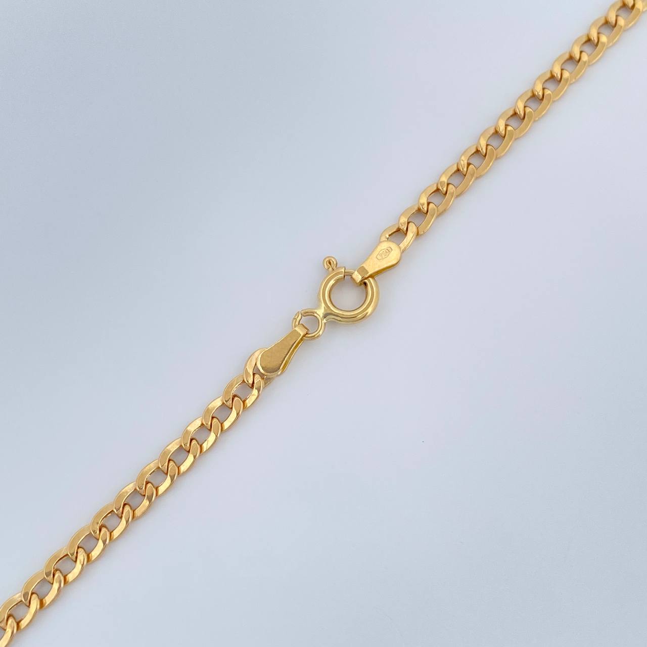 Cadena Cubana 4.8gr / 23 3/4 in / 3mm Oro Amarillo +1 18K $