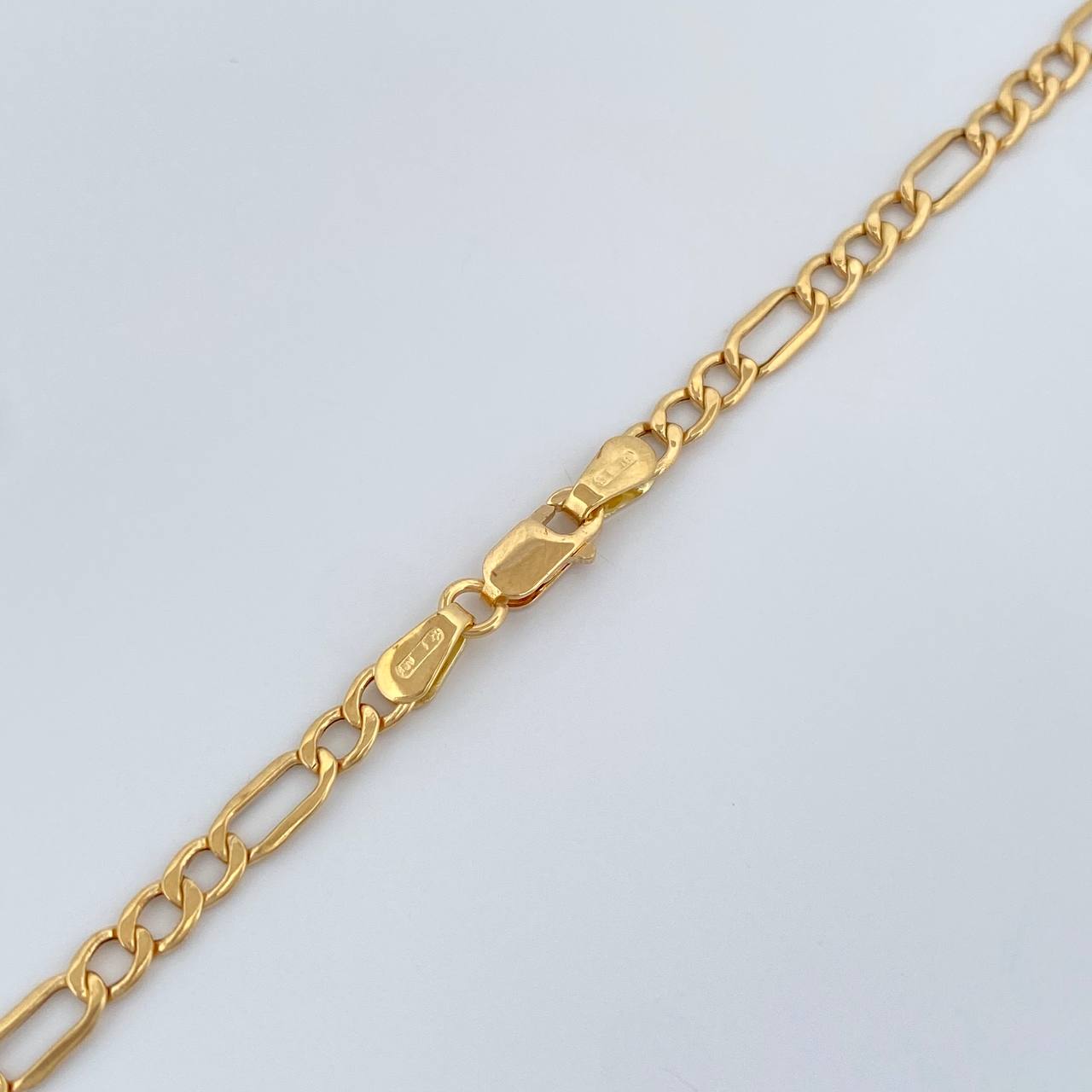 Cadena Figaro 5.5gr / 24 in / 3.33mm Oro Amarillo +1 18K $