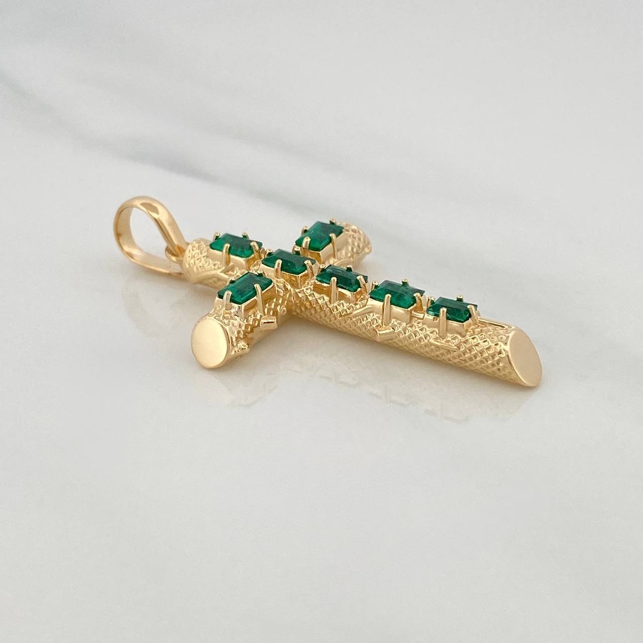 Pendant Cross Trunk Emeralds 1.22Qts 4.75 g / 1 3/4 in Yellow Gold 18K